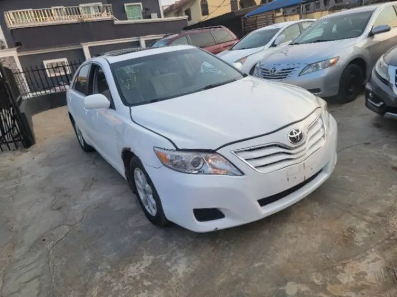 Toyota Camry   - 2010