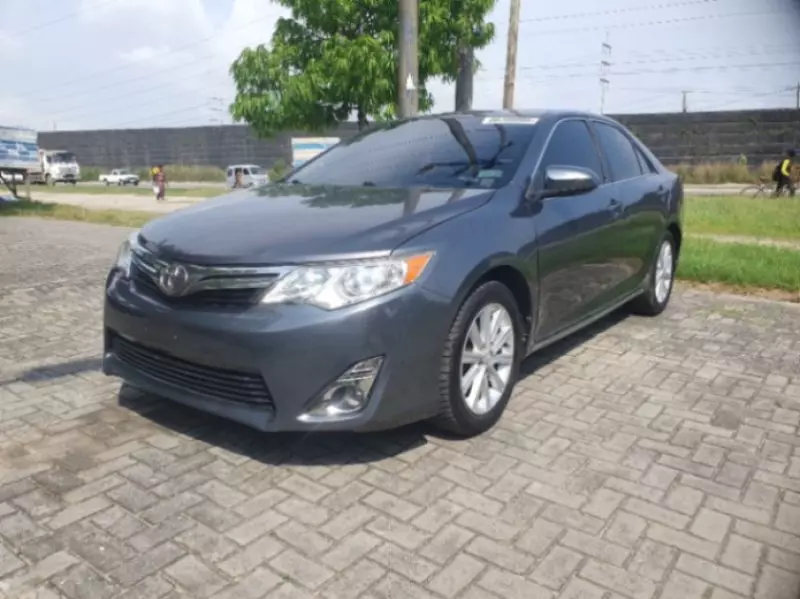 Toyota Camry   - 2013