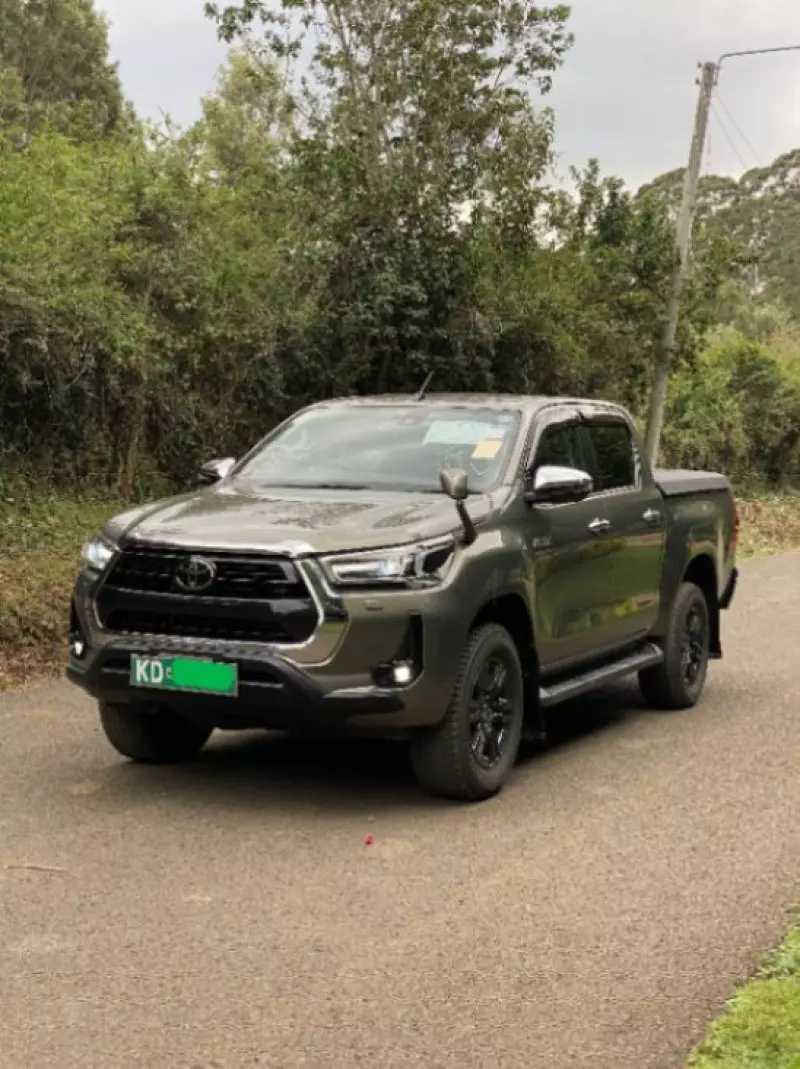 Toyota Hilux   - 2021