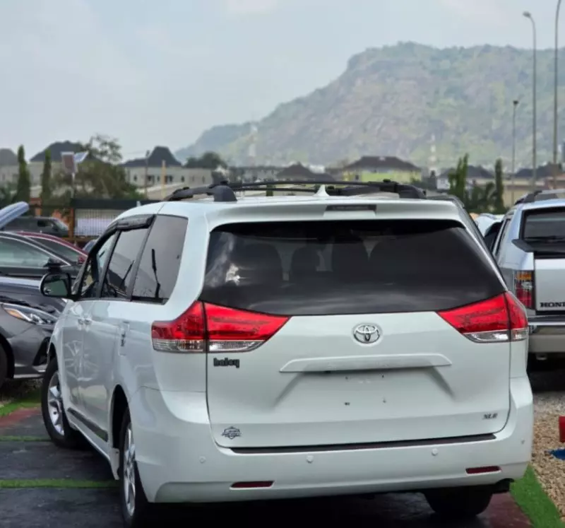 Toyota Sienna   - 2012