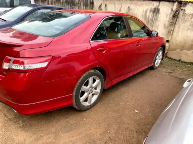 Toyota Camry   - 2010
