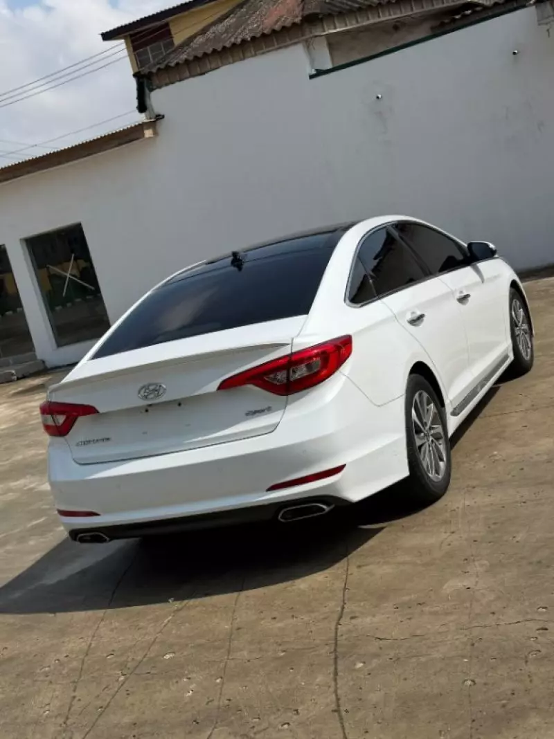 Hyundai Sonata   - 2015