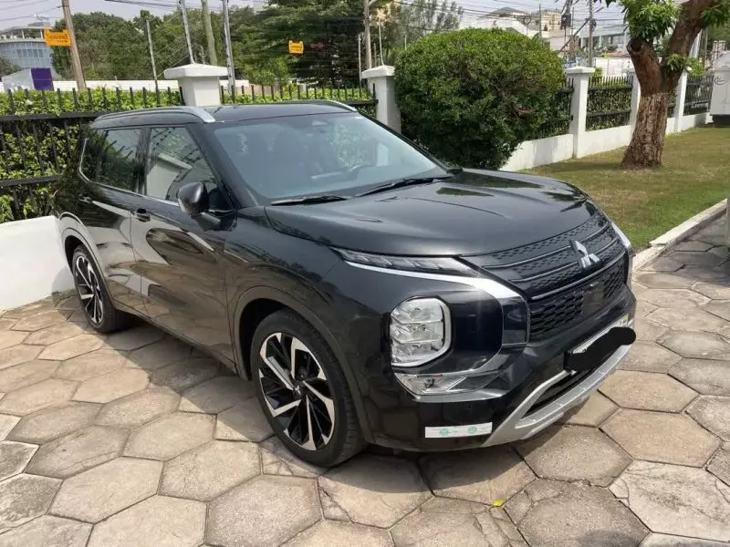 Mitsubishi OUTLANDER   - 2025