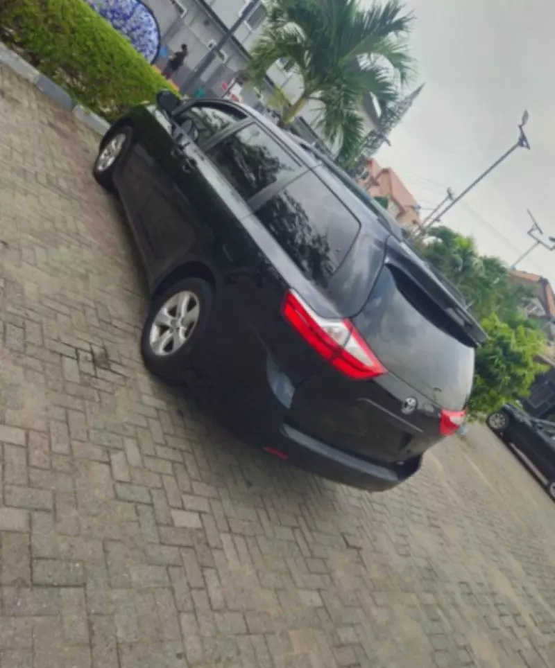 TOYOTA Sienna   - 2015