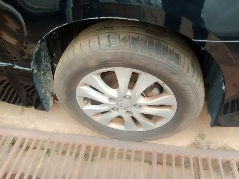 Toyota Noah   - 2013