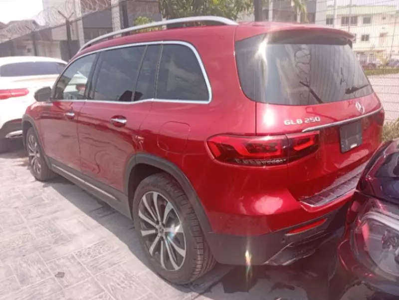 Mercedes-Benz GLB 250   - 2021