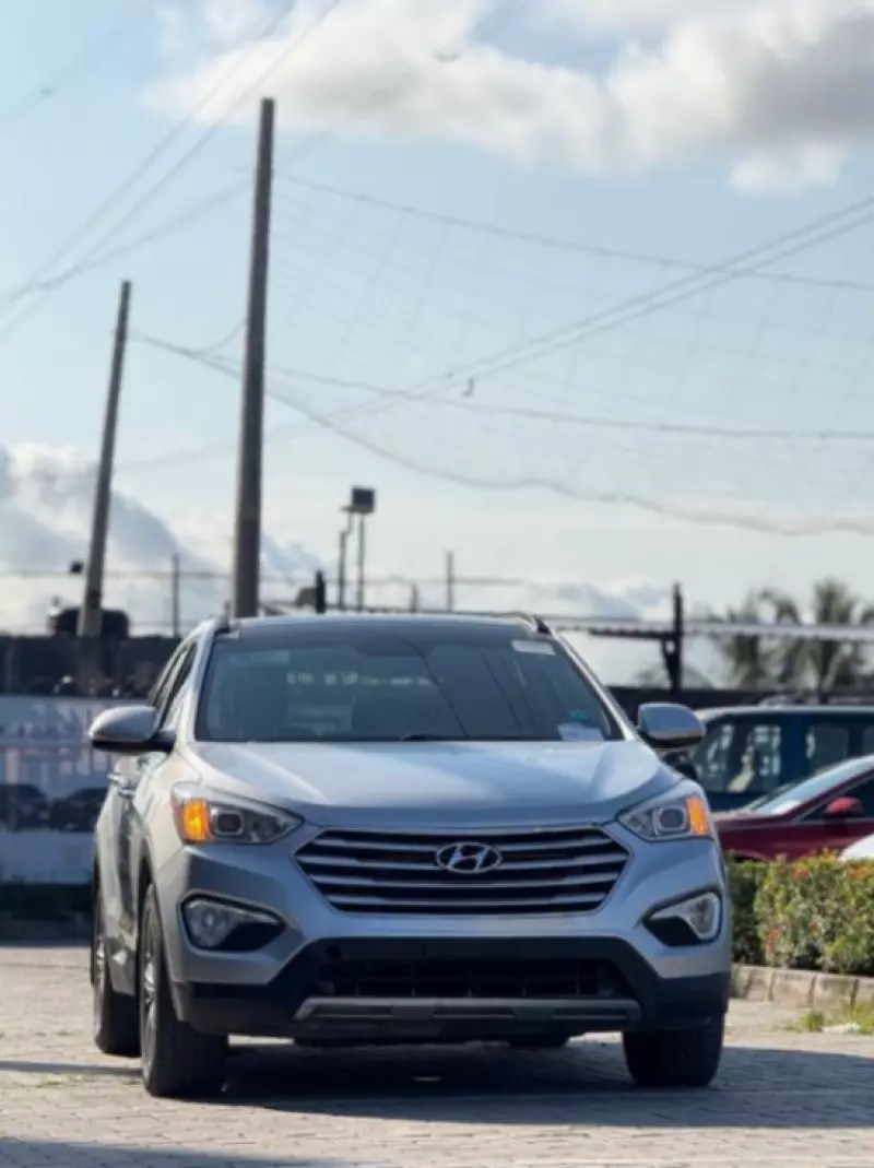 Hyundai Santa Fe   - 2015