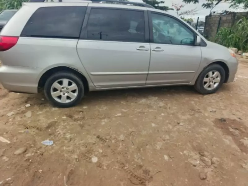 TOYOTA Sienna   - 2008