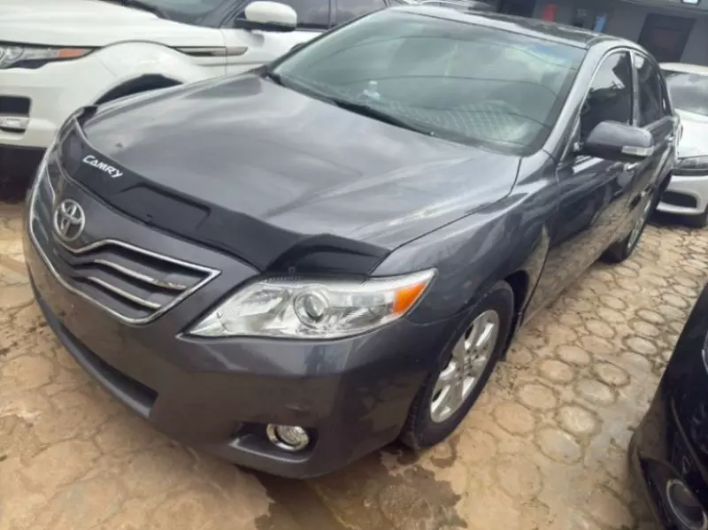 Toyota Camry   - 2011
