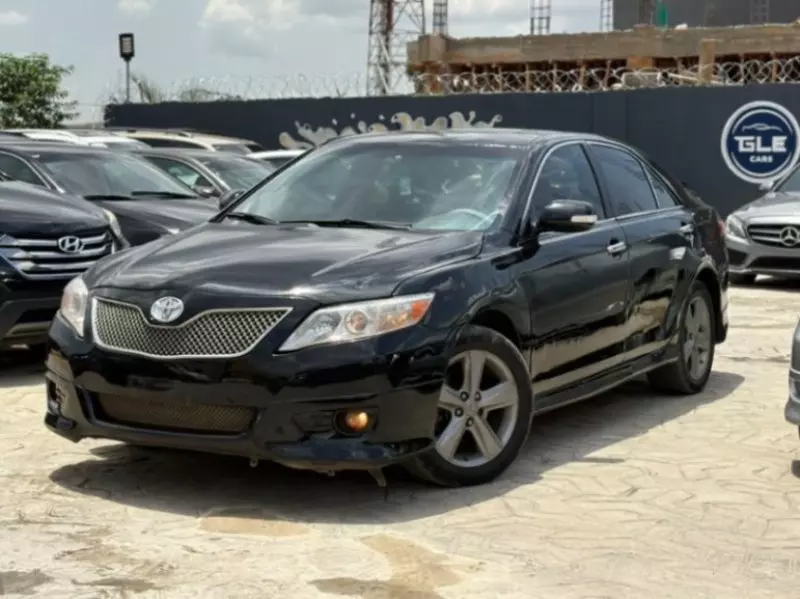 Toyota Camry   - 2009
