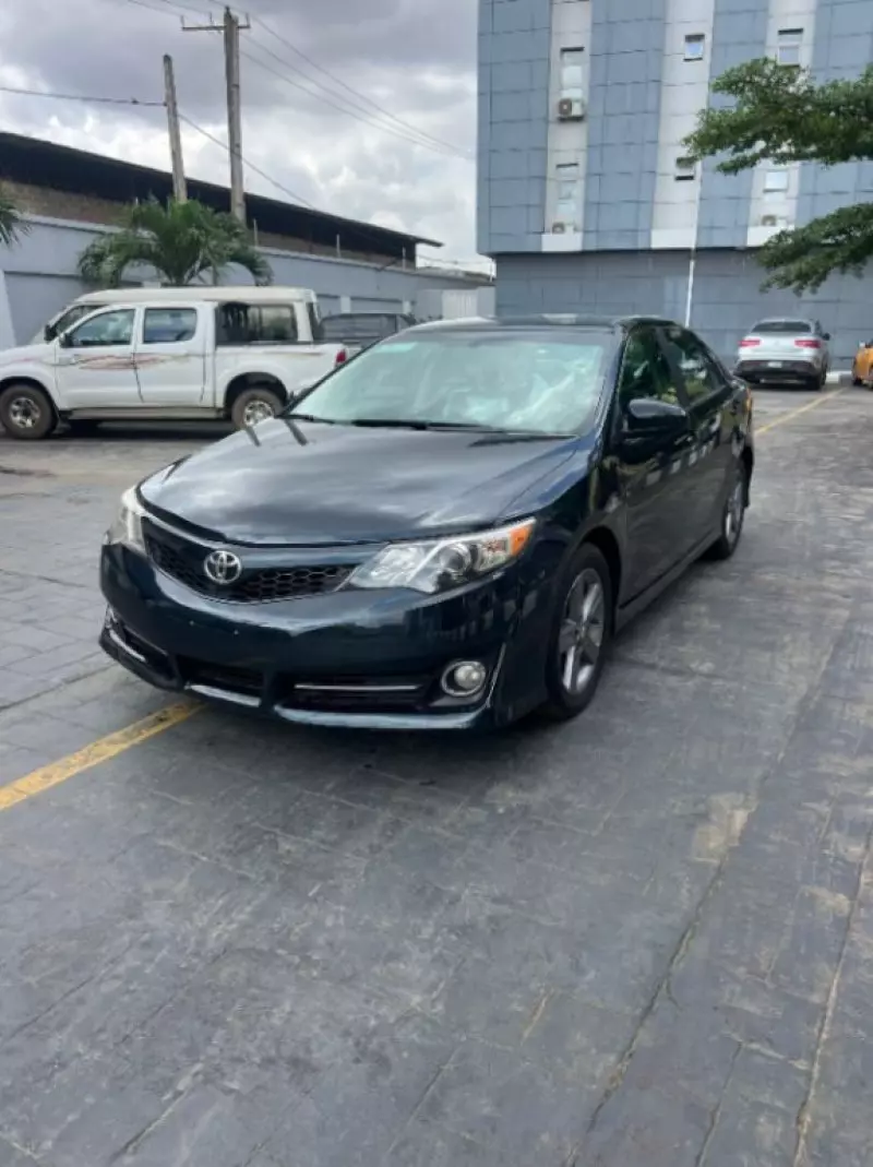 TOYOTA Camry - 2012
