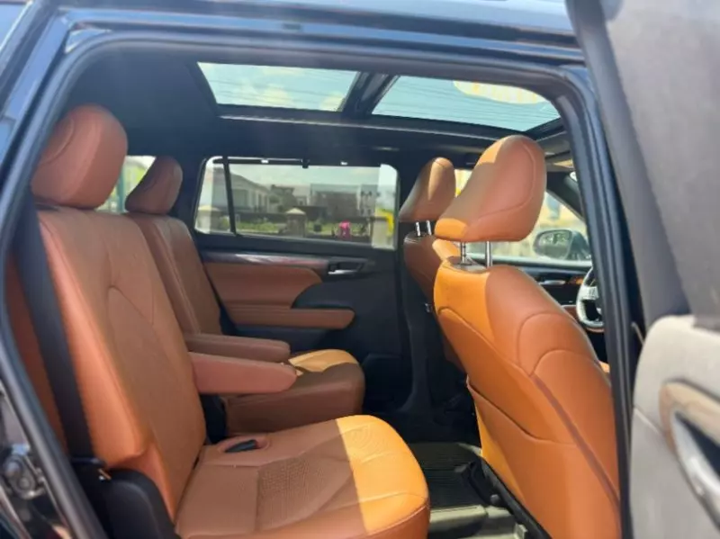TOYOTA Tundra   - 2023