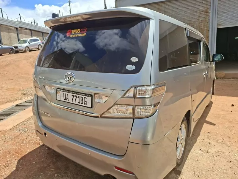 Toyota Vellfire    - 2010