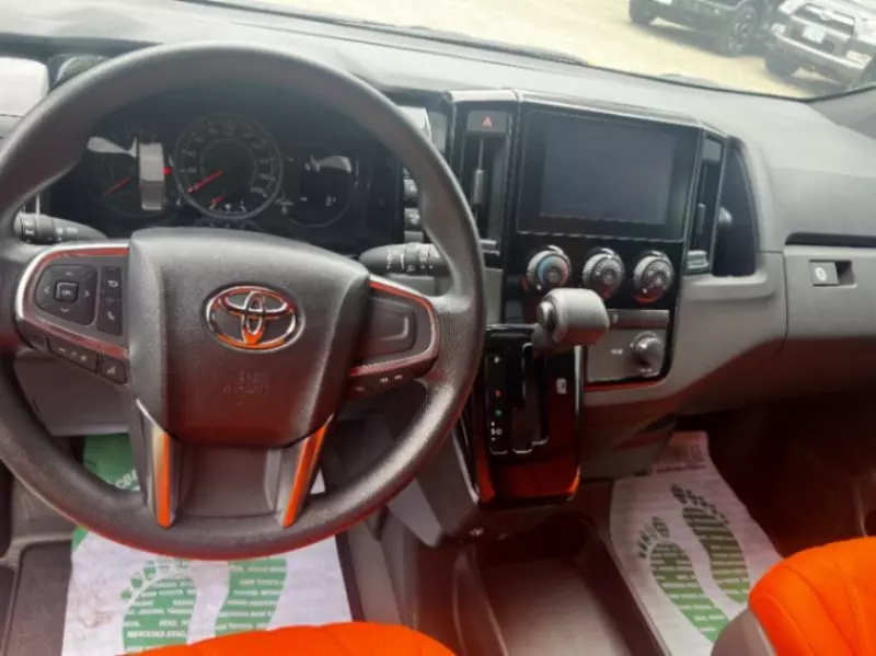 TOYOTA Hiace - 2025