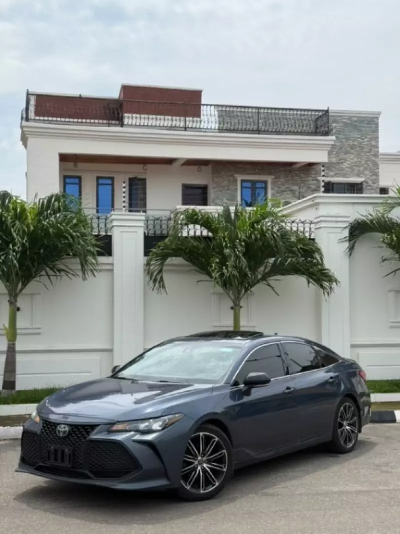 TOYOTA Avalon   - 2019