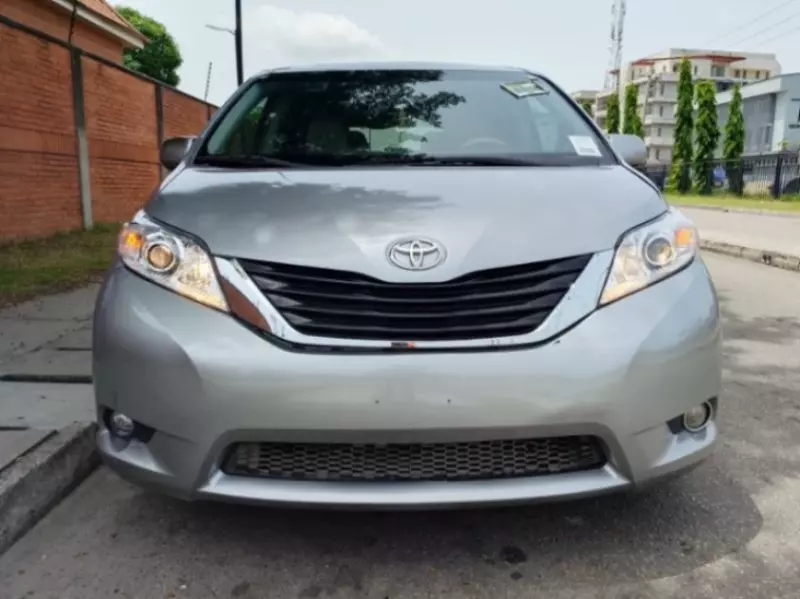 Toyota Sienna   - 2014