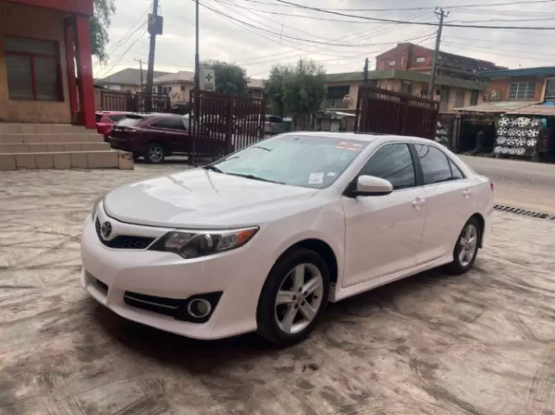 Toyota Camry   - 2012