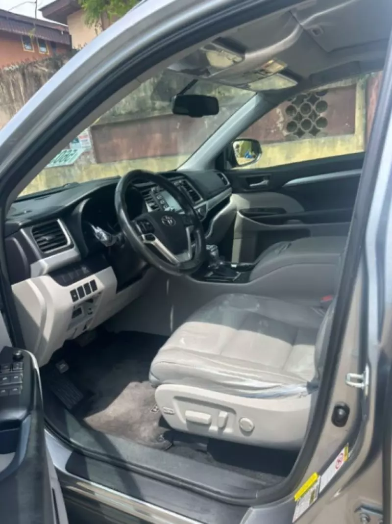 TOYOTA Highlander   - 2016