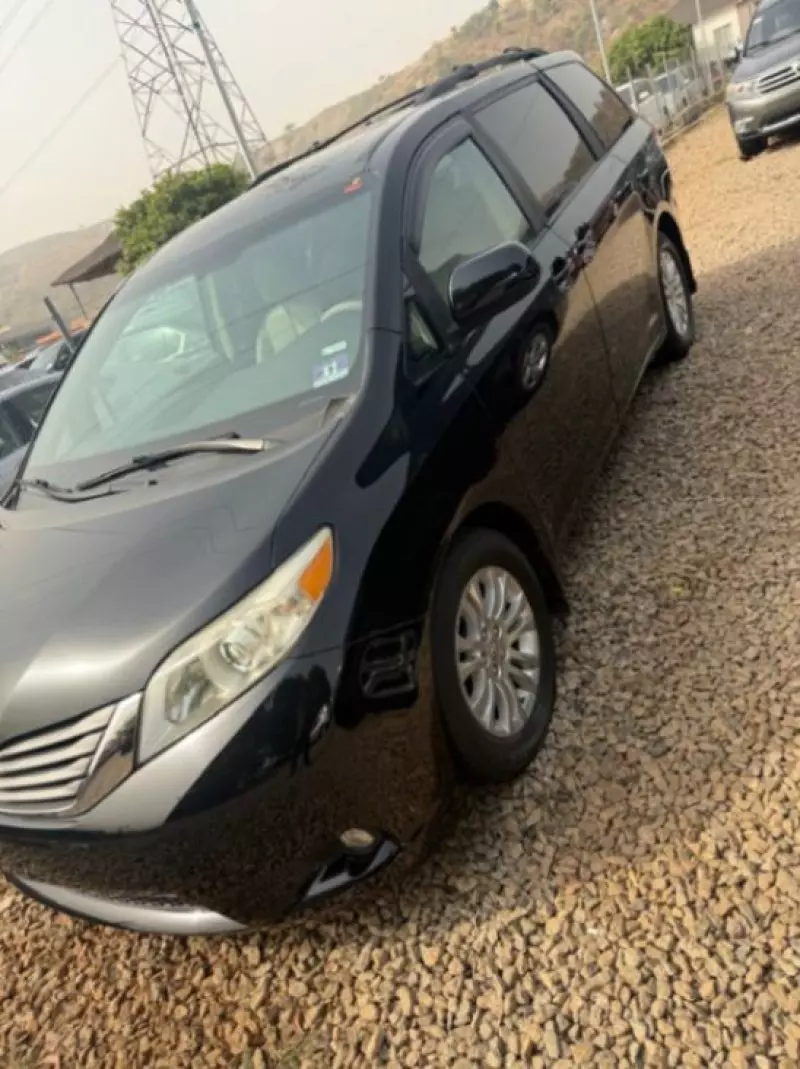 Toyota Sienna   - 2013