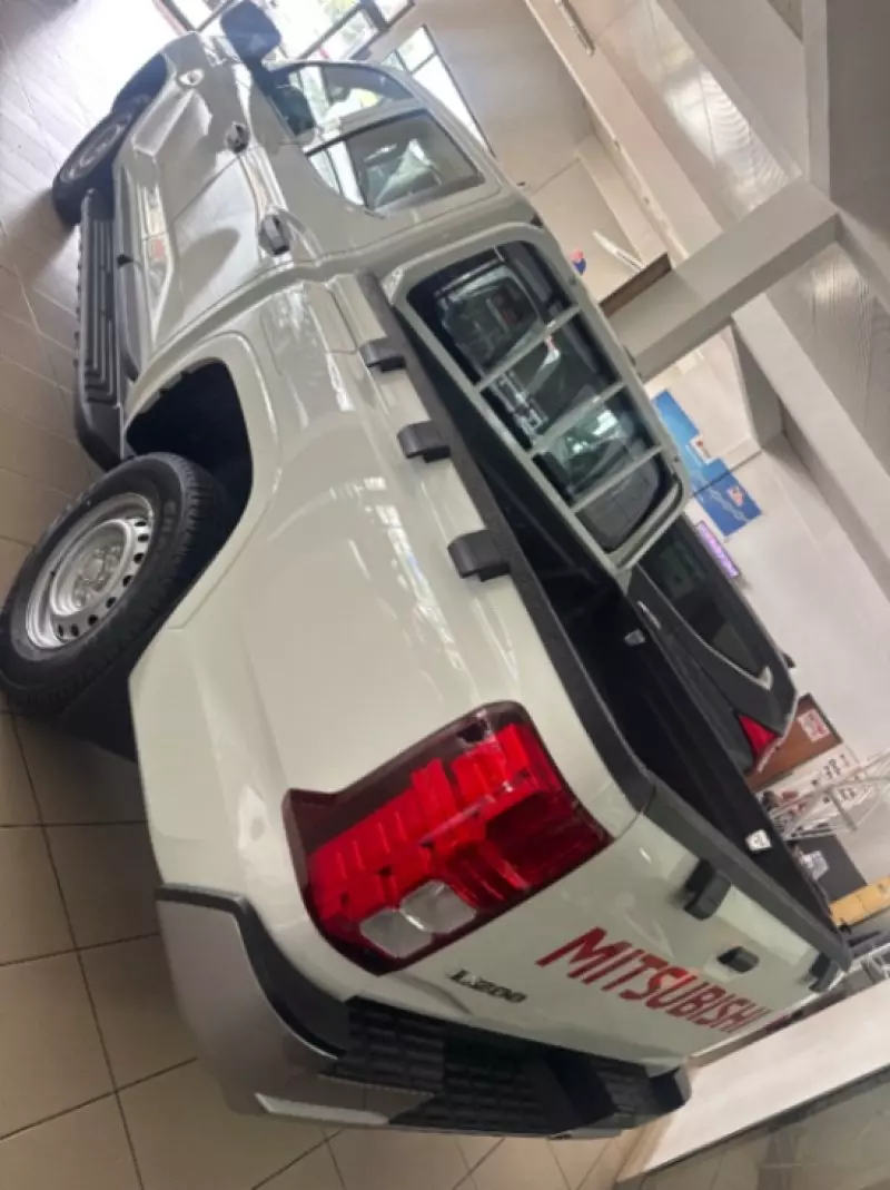 Mitsubishi L200   - 2026