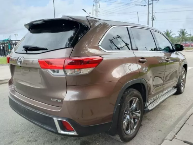 Toyota Highlander   - 2020