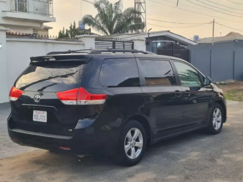TOYOTA Sienna   - 2014