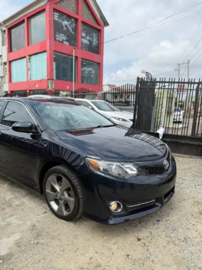 Toyota Camry   - 2012