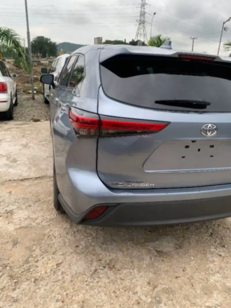 Toyota Highlander   - 2020
