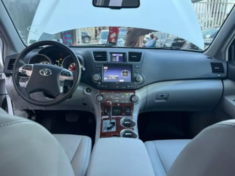 Toyota Highlander   - 2011