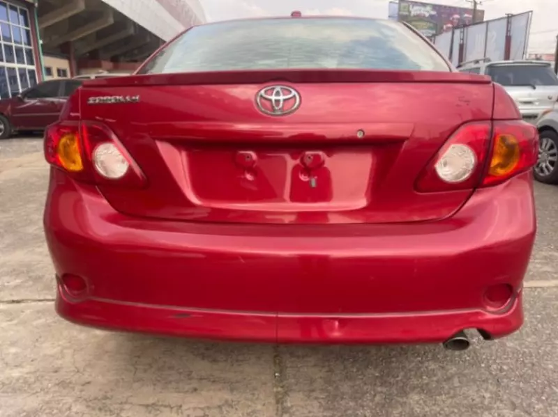 Toyota Corolla   - 2010