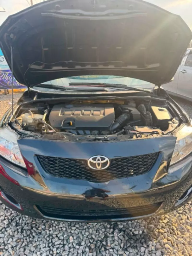 TOYOTA Corolla   - 2010
