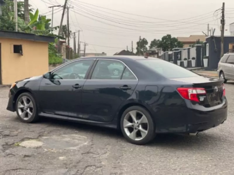 TOYOTA Camry   - 2012
