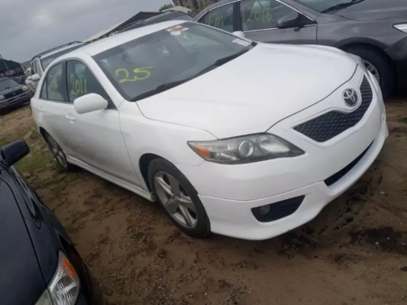 Toyota Camry   - 2011
