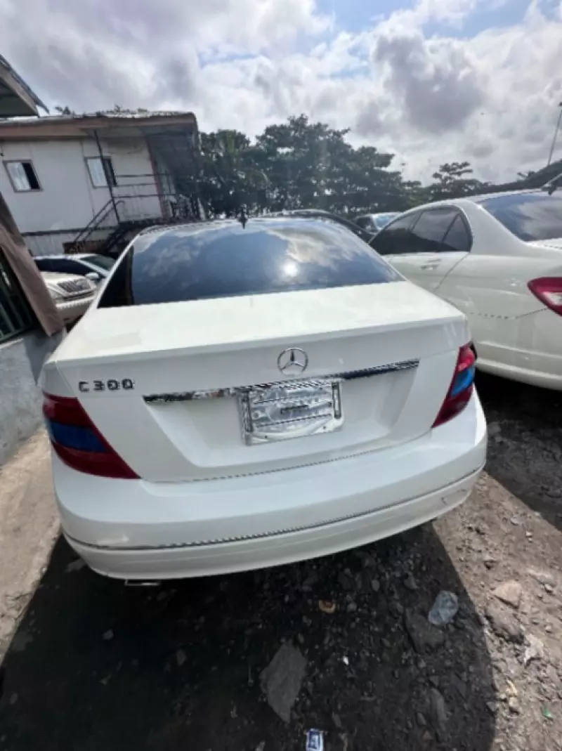 Mercedes-Benz C 300   - 2010