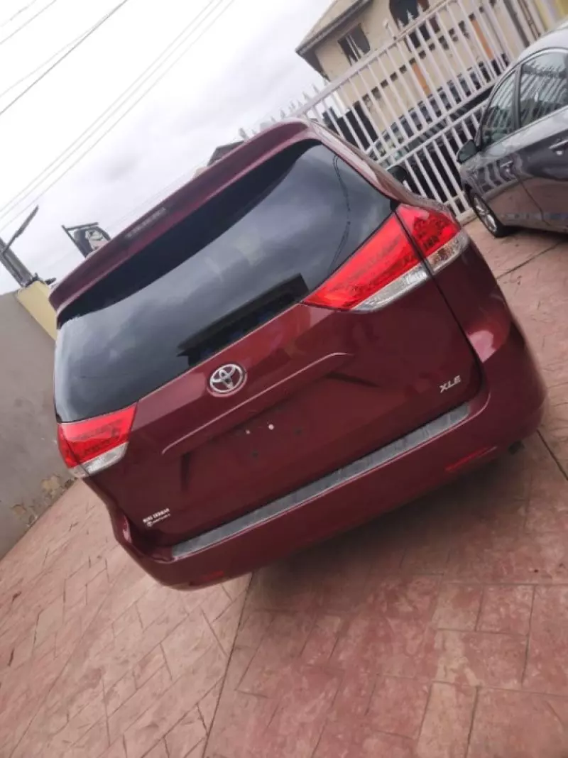 TOYOTA Sienna   - 2015