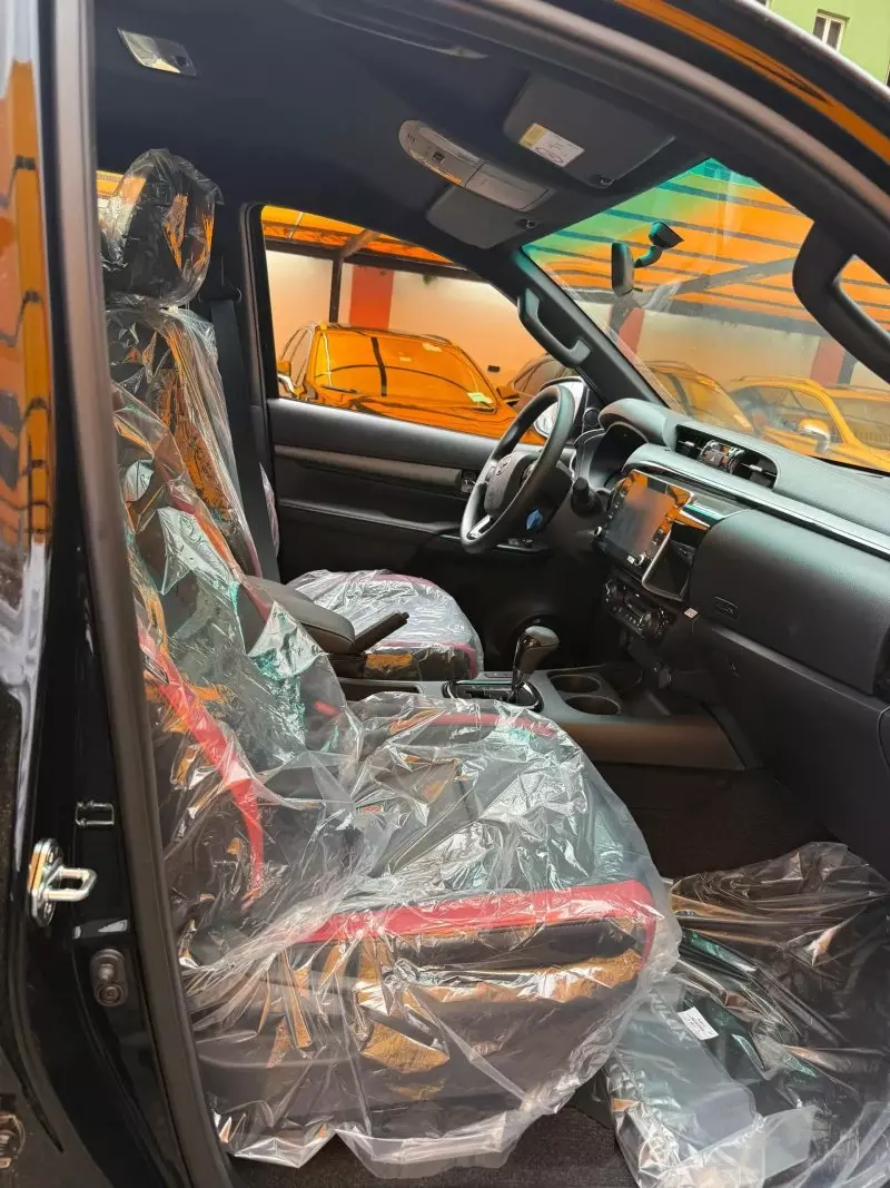 Toyota Hilux   - 2025