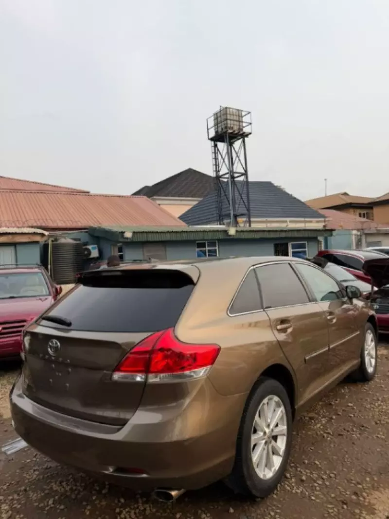 Toyota Venza   - 2011