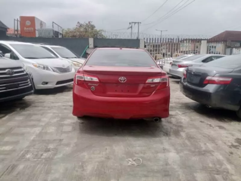 TOYOTA Camry - 2012