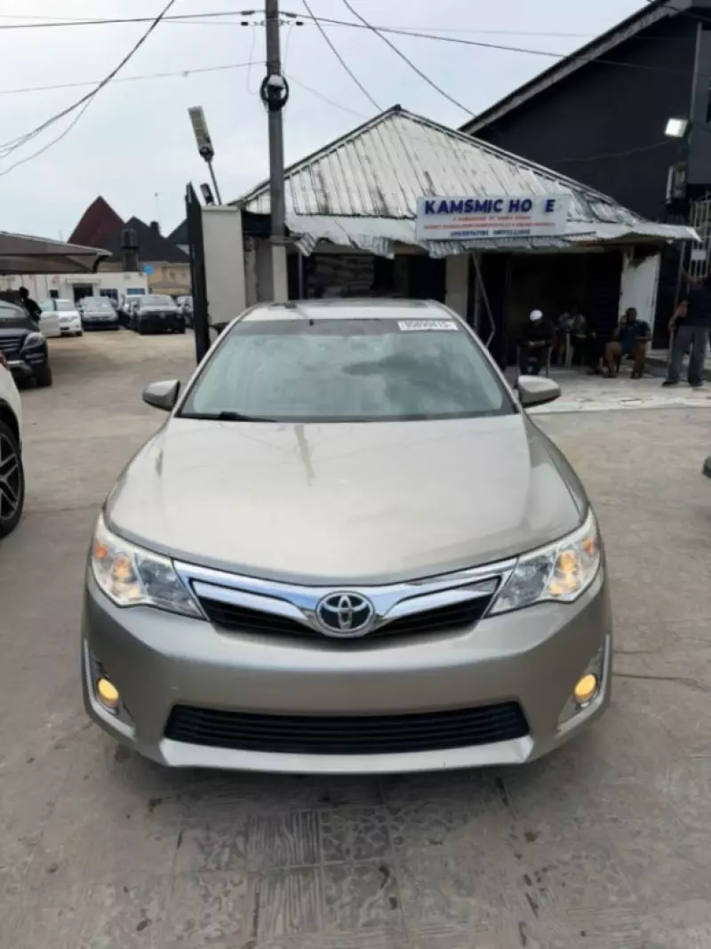 TOYOTA Camry - 2013
