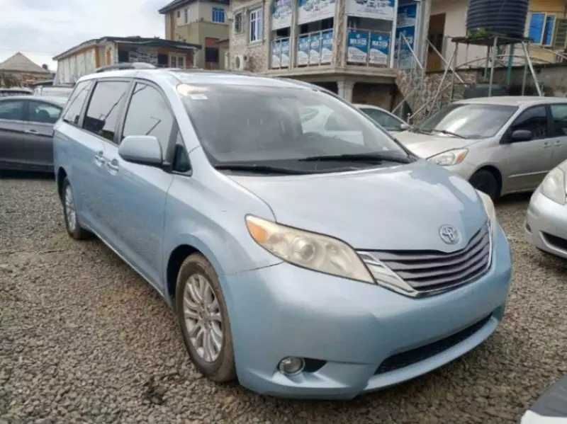 Toyota Sienna - 2016