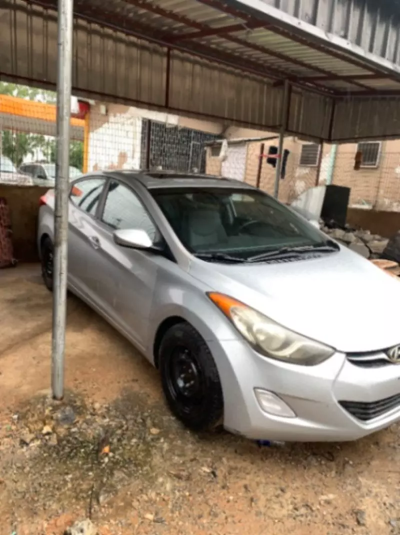 Hyundai Elantra   - 2013