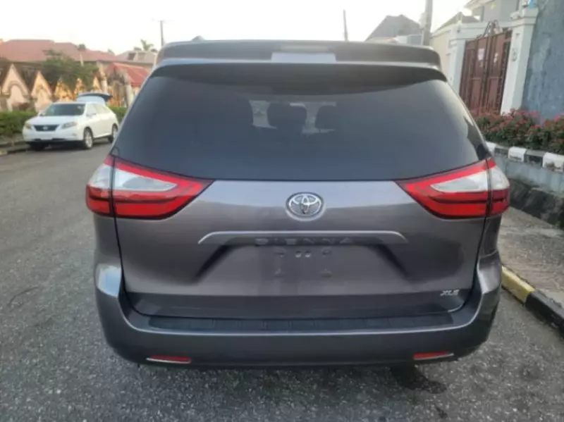 TOYOTA Sienna   - 2017
