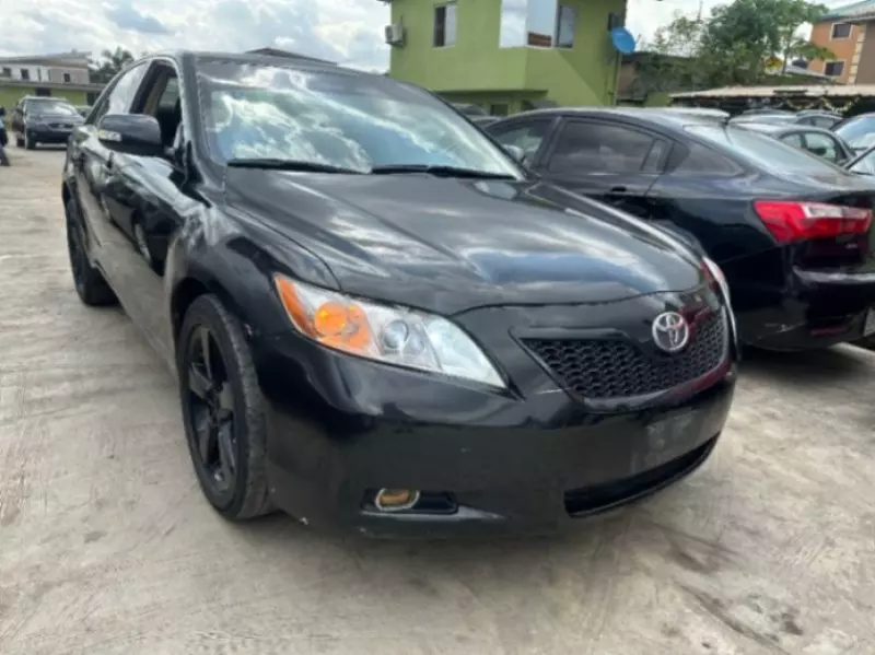 Toyota Camry   - 2009