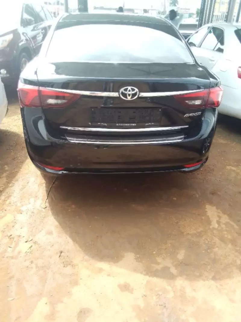 Toyota Avensis   - 2016