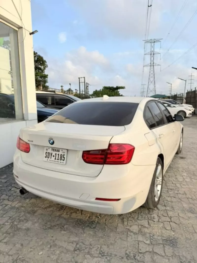 BMW 320i   - 2013
