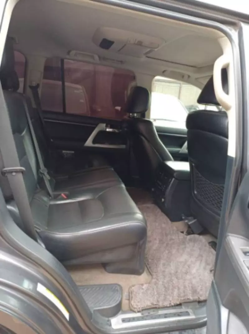 Toyota Land Cruiser V8   - 2015