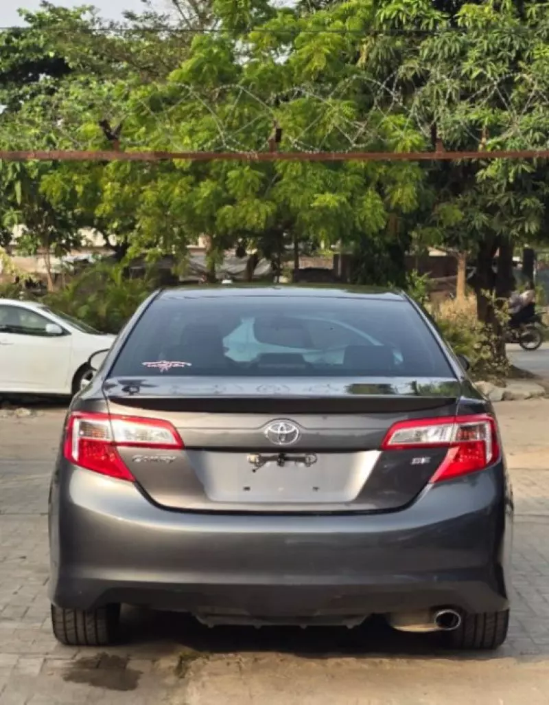 Toyota Camry   - 2012