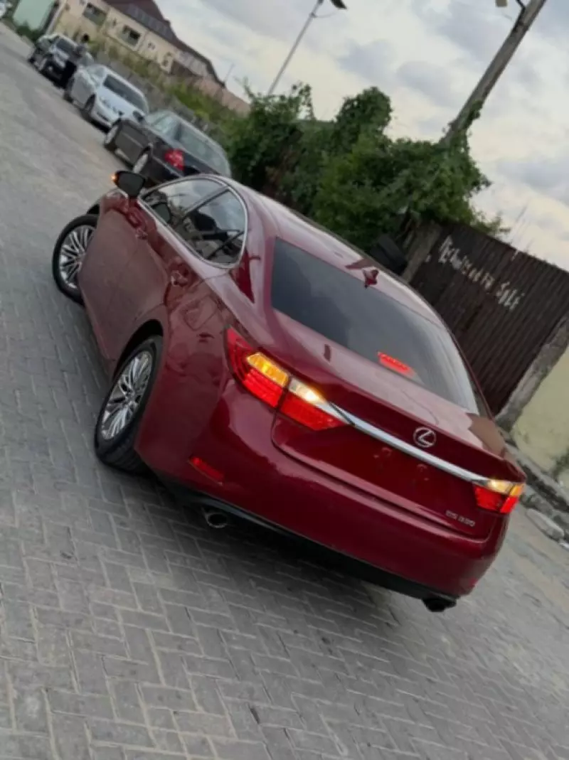 Lexus ES   - 2014