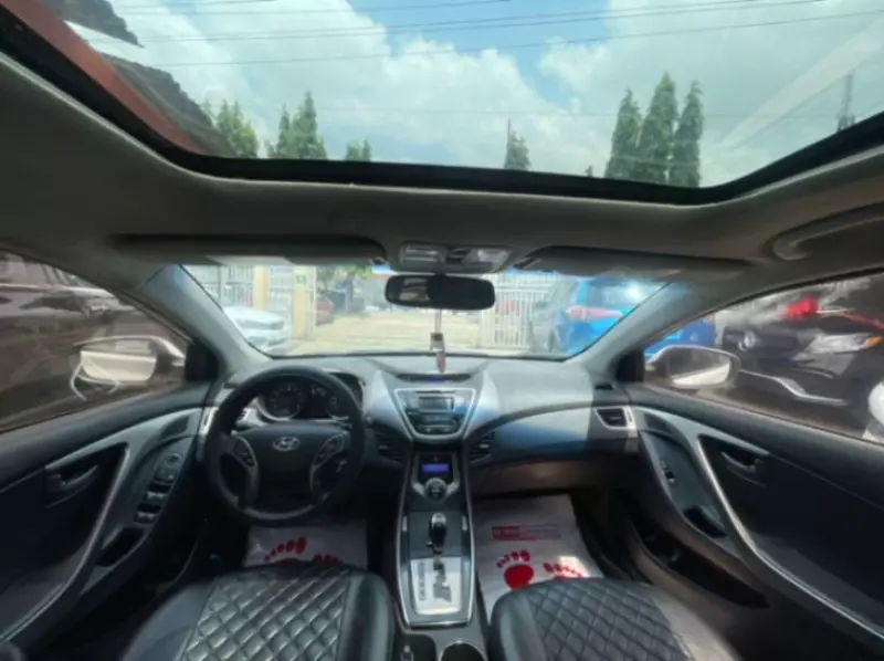 Hyundai Elantra   - 2013