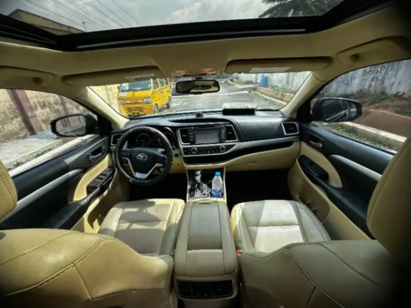 Toyota Highlander   - 2016